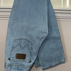 Women’s cowboy cut Wranglers